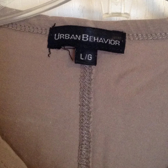 Urban Behavior Men's Size L Short Sleeve V-Neck T-Shirt Brown Causal - Picture 5 of 6